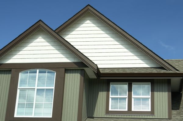 Cost of Vertical Vinyl Siding Repair in Vista